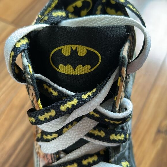 Converse DC Comics Batman Unisex High-Top Chuck Taylors - Picture 3 of 8